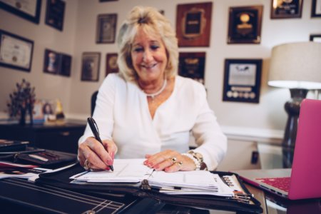 Judy Reed Virginia Beach Va Great Action Pic Signing Docs